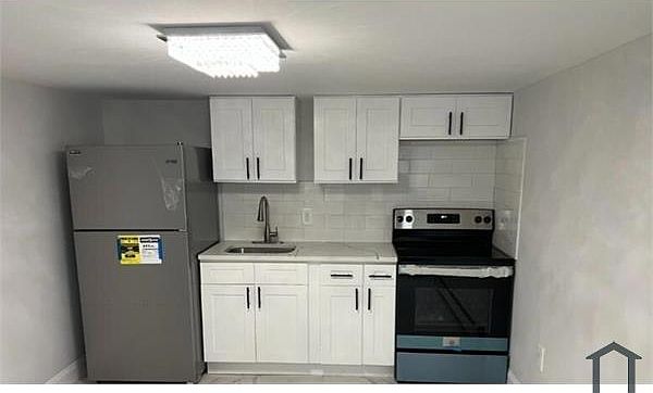 1st image of 957 E 217th St Floor 1