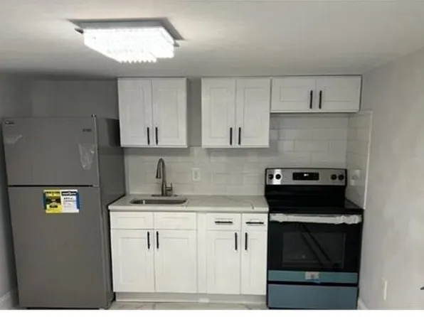 957 E 217th St Floor 1, Bronx, NY 10469