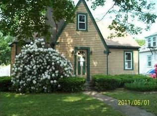 2148 Mendon Rd, Woonsocket, RI 02895