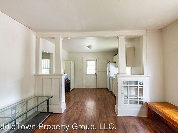 3rd image of 901 W Neely Ave