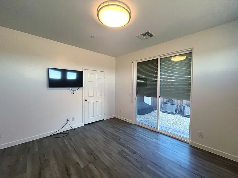 1533 Franklin Ln — Photo 26