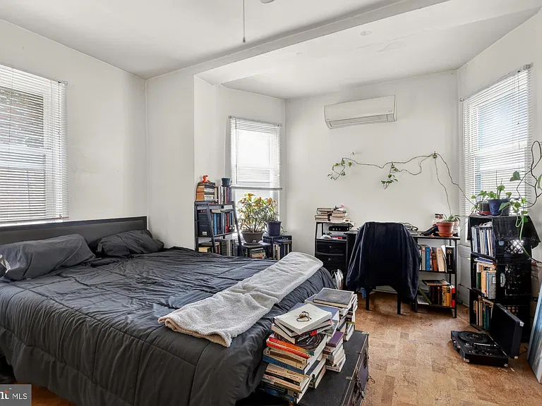 129 W Susquehanna Ave #2R — Photo 5