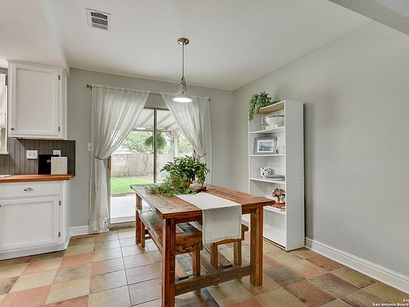 2nd image of 2906 FLORAL WAY DR