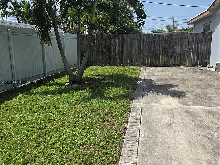 8035 NW 185th St — Photo 12