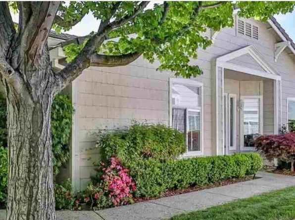 1710 Comstock Dr, Walnut Creek, CA 94595