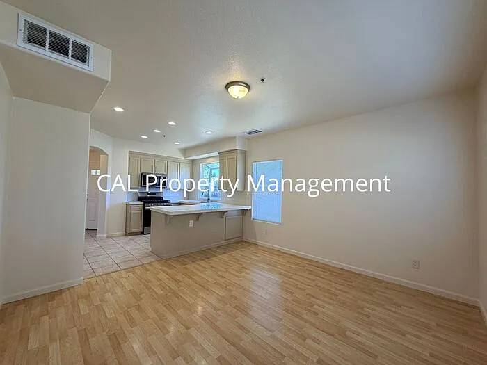1159 Cobblestone St — Photo 8