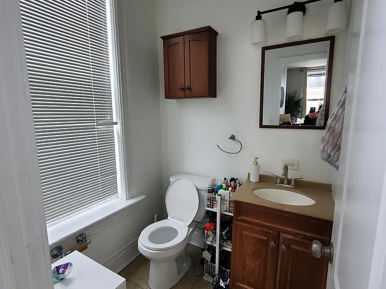 1224 W Webster Ave #2F — Photo 8