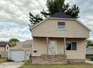 607 Cushman St, Marinette, WI 54143