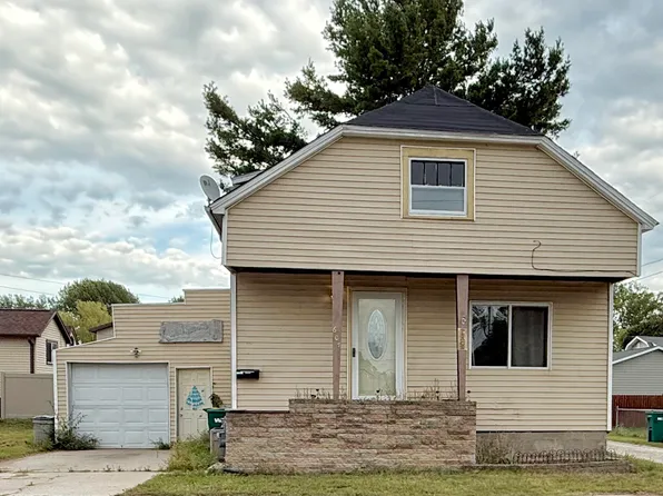 607 Cushman St, Marinette, WI 54143