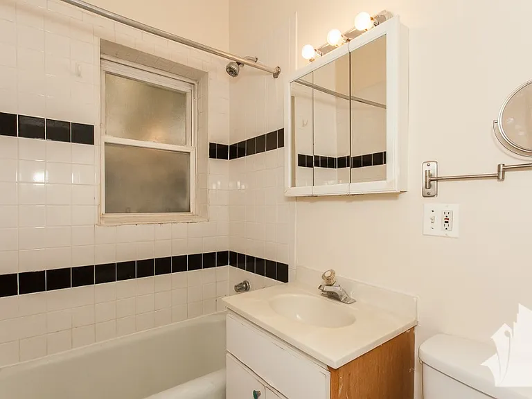 3930 N Pine Grove Ave #2W — Photo 8
