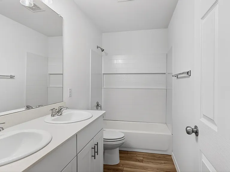 605 Grenada Lake Dr — Photo 37