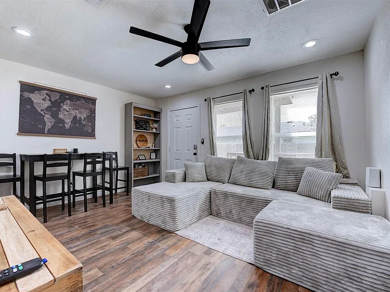 1121 Panama St — Photo 7