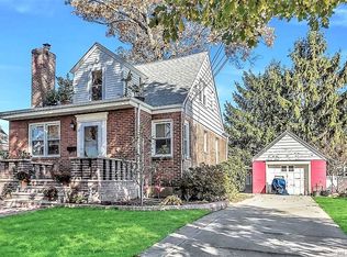 17 Webster St, Valley Stream, NY 11580