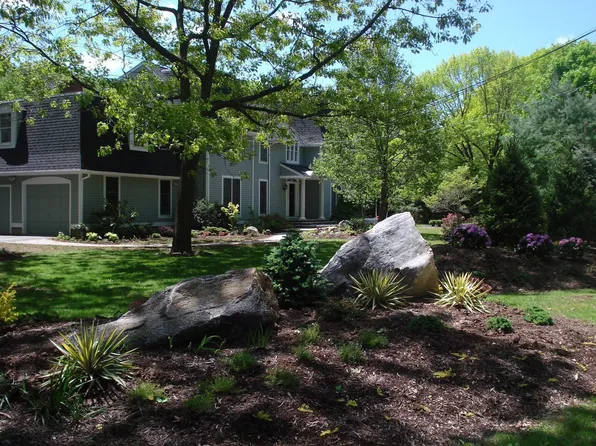74 Totoket Rd, Branford, CT 06405