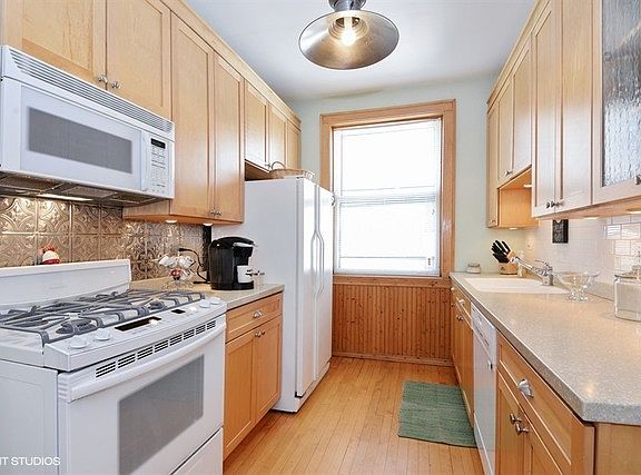 5th image of 309 Kedzie Ave #2