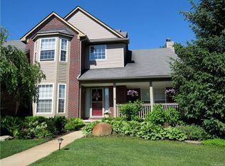 11254 Scotch Ct, South Lyon, MI 48178