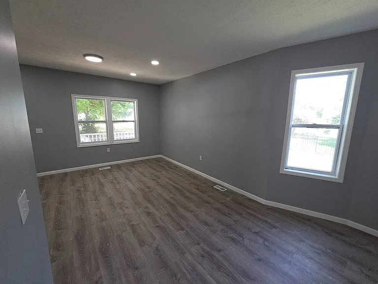 3237 Seymour Ave — Photo 16