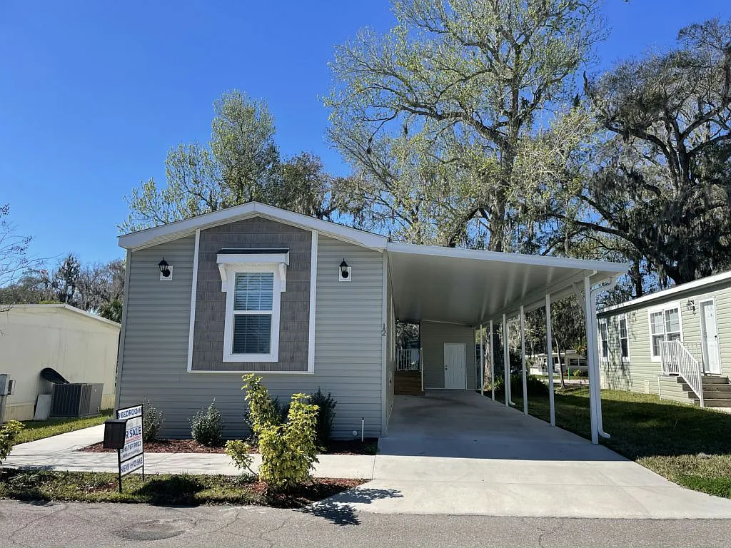 3 bed, 2.0 bath, 1029 sqft, $1,399 — Photo 1