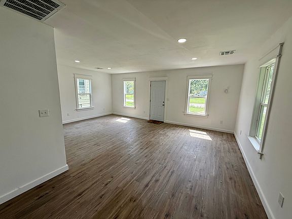 2nd image of 713 S Elm St
