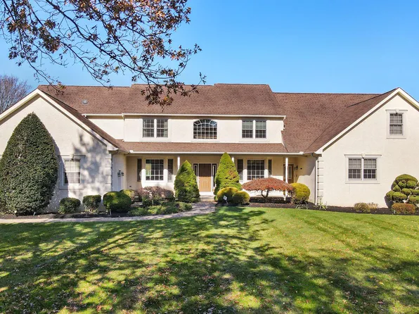 1105 Carroll Hill Dr, West Chester, PA 19382