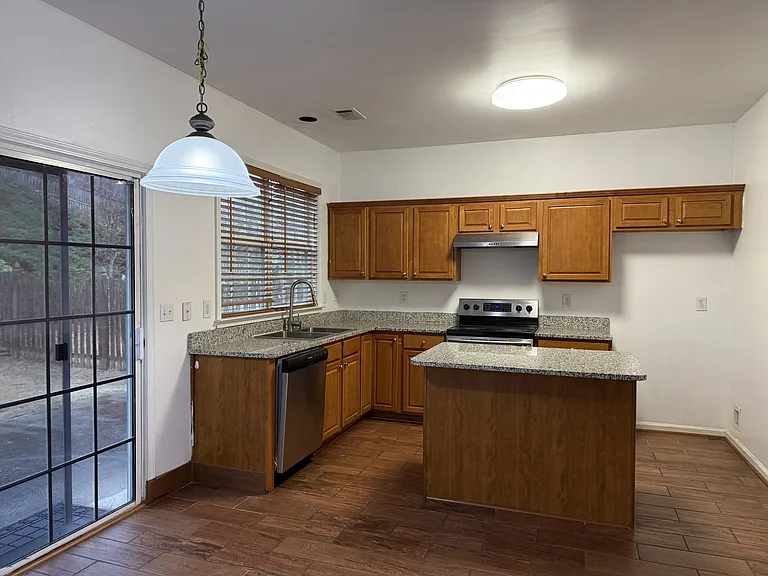 425 Friars Head Dr — Photo 9