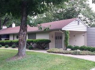 36524 Ridge Rd, Willoughby, OH 44094