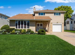 2053 Holland Way, Merrick, NY 11566