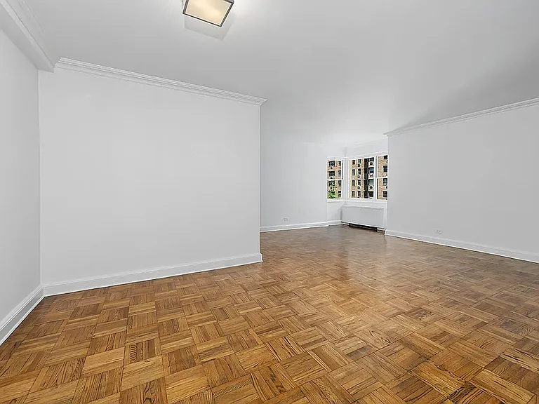 215 E 68th St #5Q — Photo 3