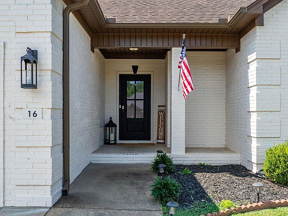 3rd image of 16 Oak Tree Cir
