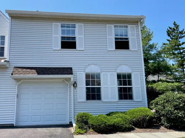 9 Revere Ct, Ewing, NJ 08628