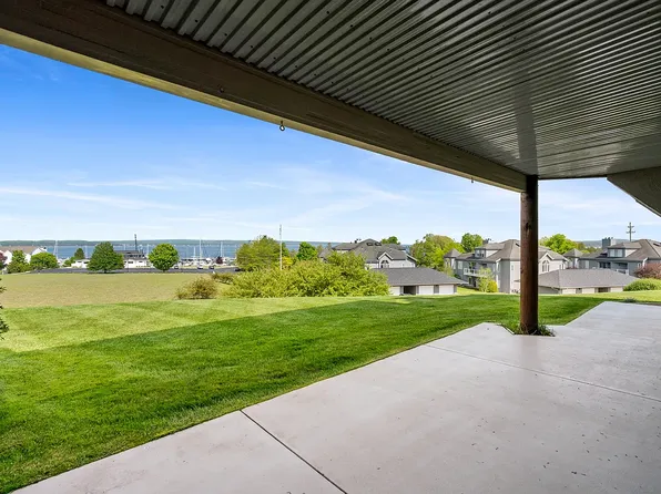 1034 Marina Bluff Dr, Charlevoix, MI 49720