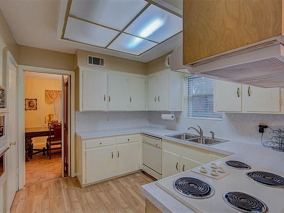 4th image of 8214 Hazen St