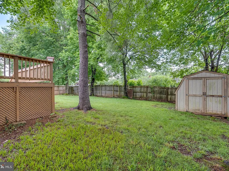 14715 Lock Dr — Photo 37
