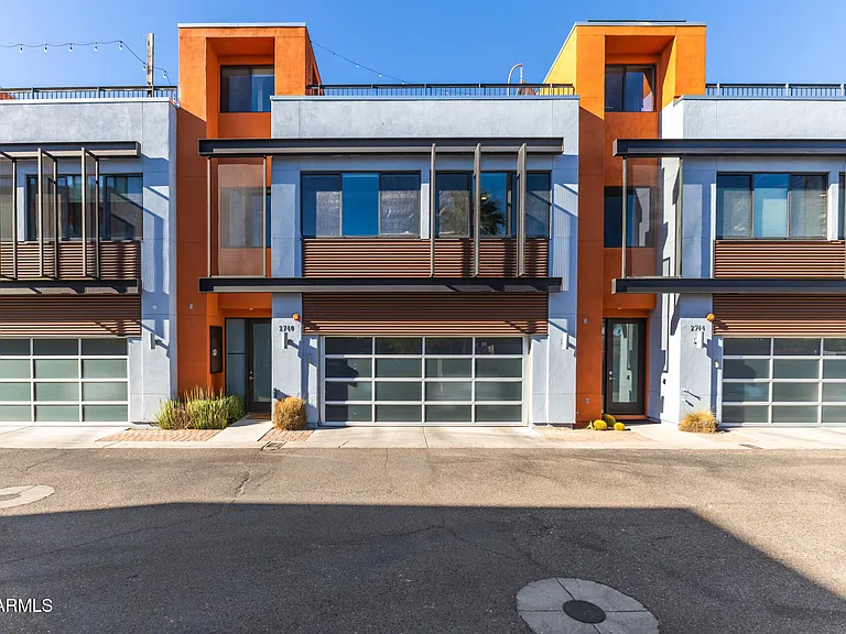 2740 E Roma Ave — Photo 1