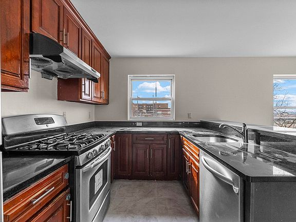 4th image of 2207-2209 Grand Ave