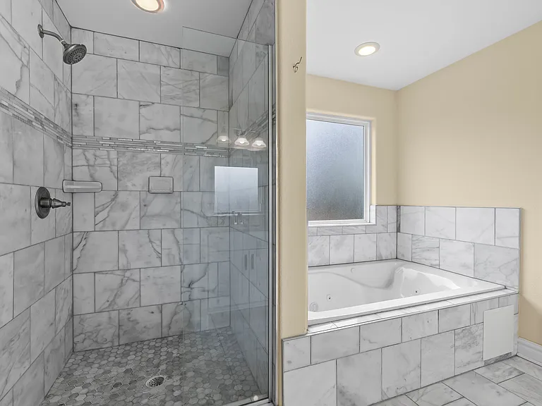 710 Beach Rd — Photo 4