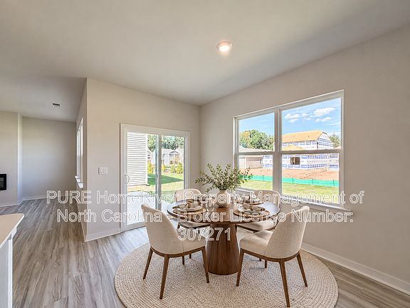 3rd image of 1406 Mammoth Rd