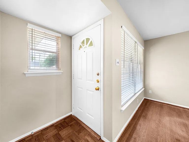 402 Vernet St — Photo 14