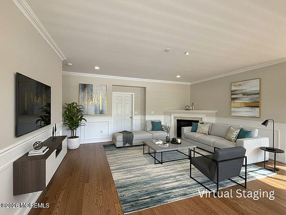 4th image of 671 Saint Andrews Pl
