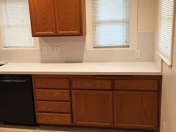 3rd image of 530 W 11th St