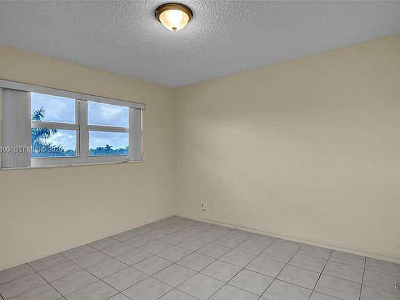 4th image of 1000 NE 14th Ave APT 503