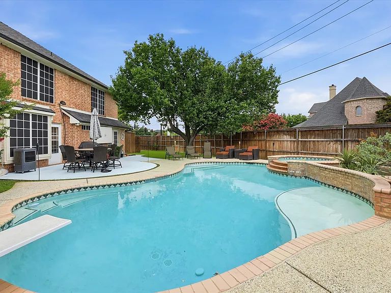 600 Raintree Cir — Photo 37