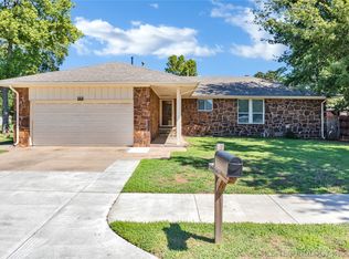 513 E B St, Jenks, OK 74037