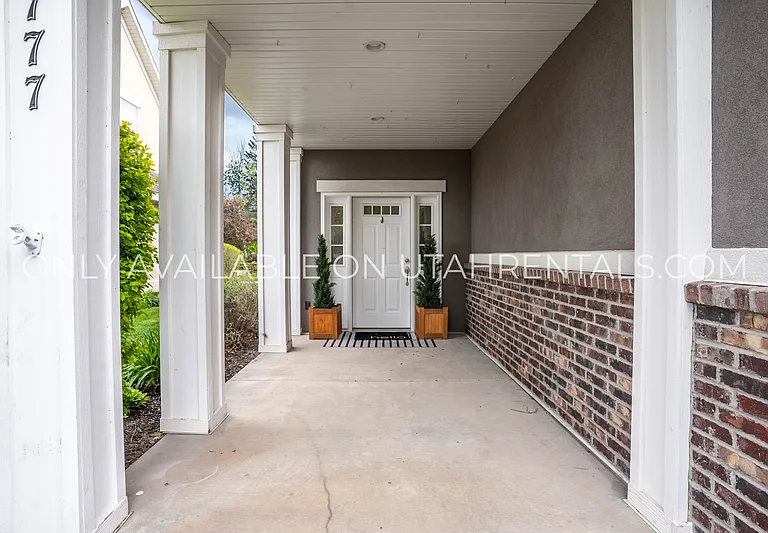 1777 W Yarrow Dr — Photo 4