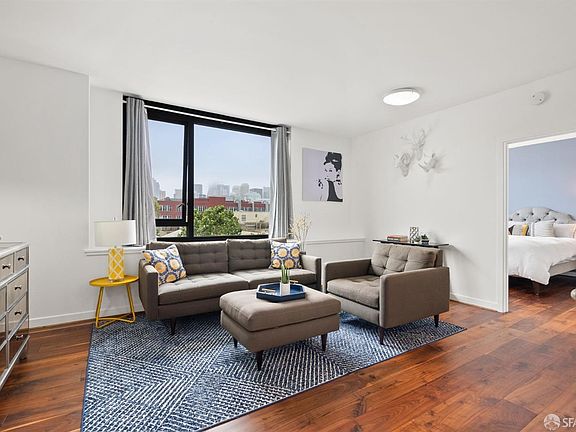 5th image of 260 King St Unit 423