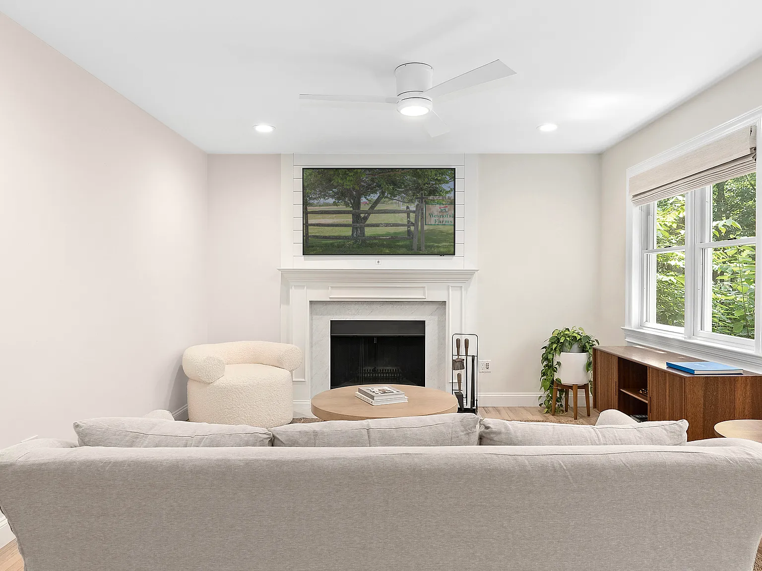 Shingled Beach House Near Long Beach — Photo 4