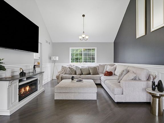 4th image of 2555 Cobblestone Ct