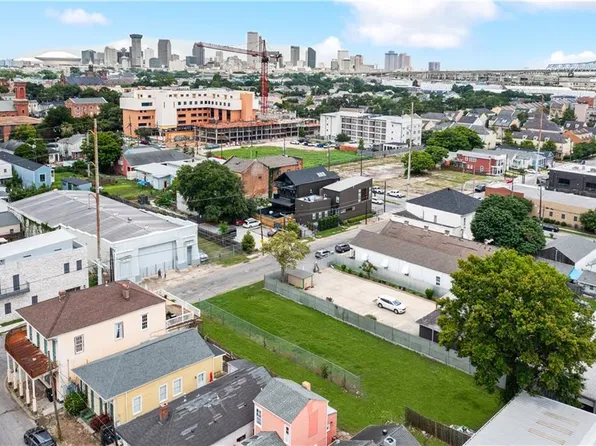 2226 Rousseau St, New Orleans, LA 70130