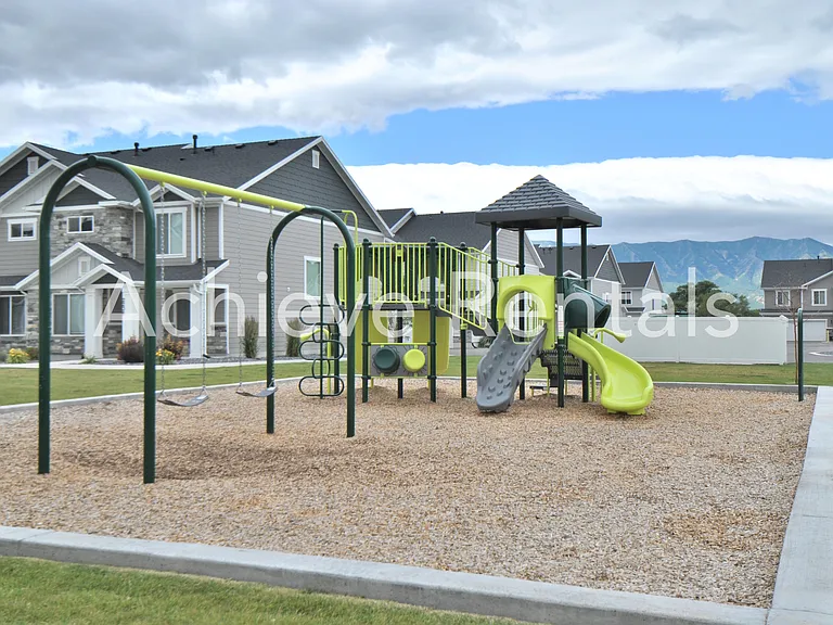 2207 S 1090 E — Photo 18