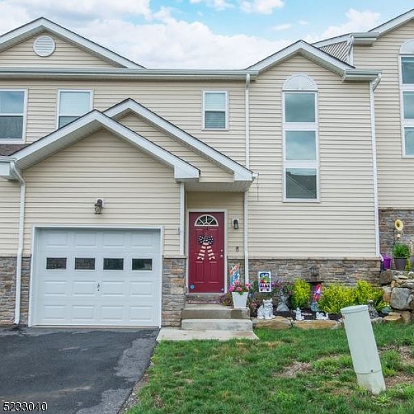 1st image of 14 Brookview Ln #14